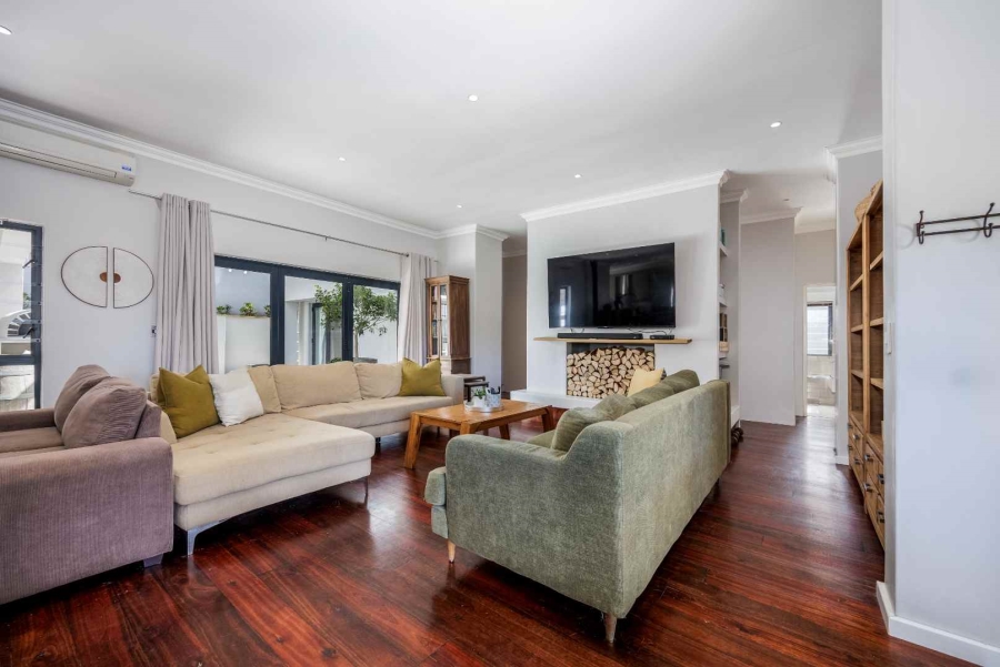 4 Bedroom Property for Sale in Kanonberg Western Cape